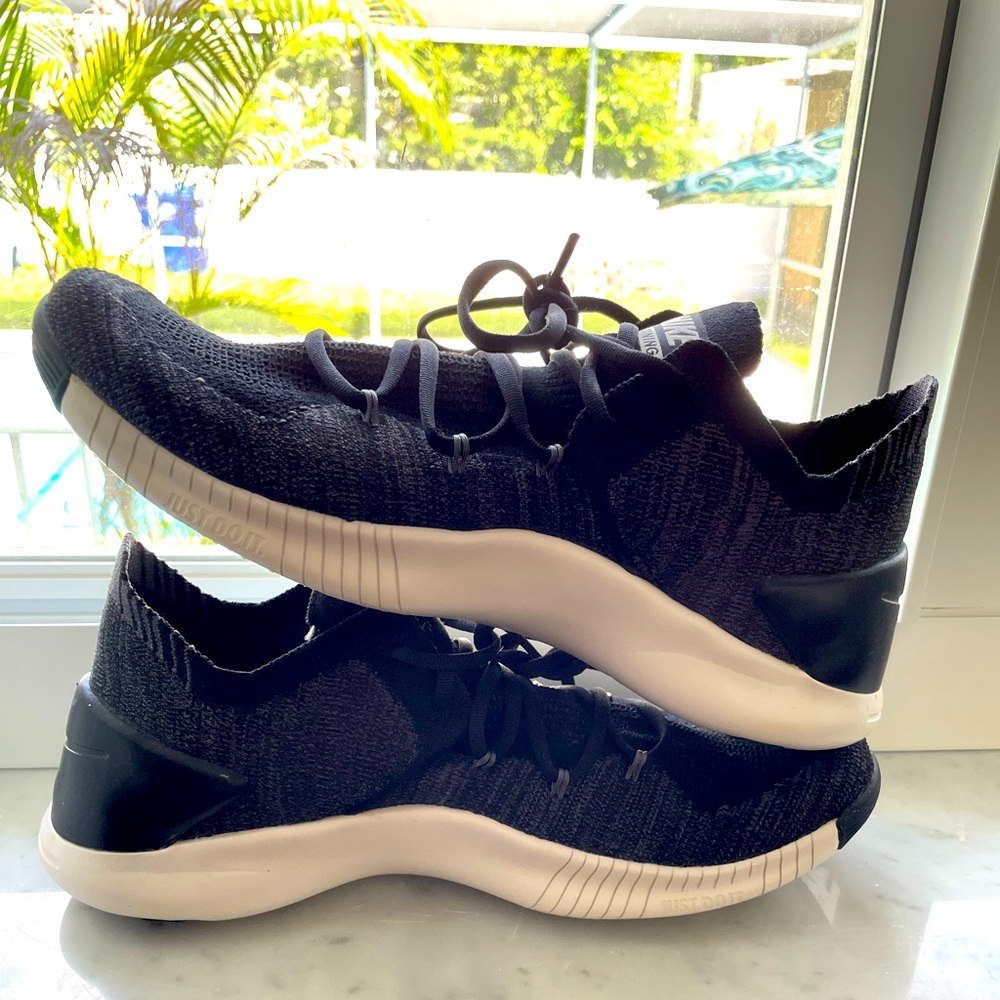 Nike training size 8 never used but without box